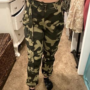 Camo cargo pants xs